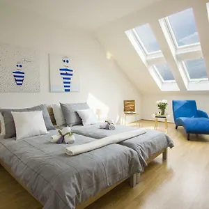 West Coast Luxury Apartment Split