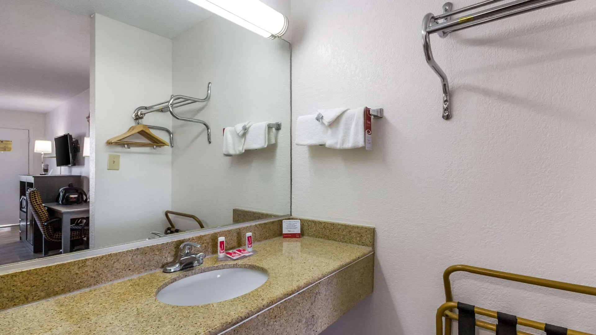 Econo Lodge Little Creek Norfolk